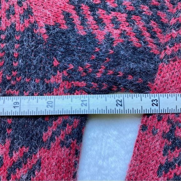 Castle Rock Crew Neck Long Sleeve Red Gray Plaid Sweater Size Medium - Picture 7 of 9